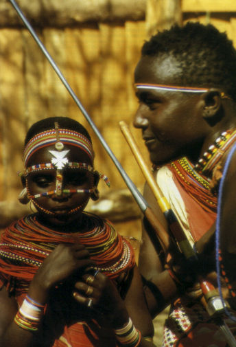 Masai kann man in den Drfern fotografieren - natrlich nur gegen Bezahlung